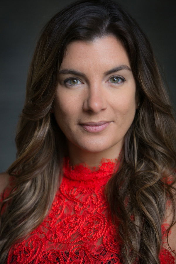 et billede af Alexandra Maxwell