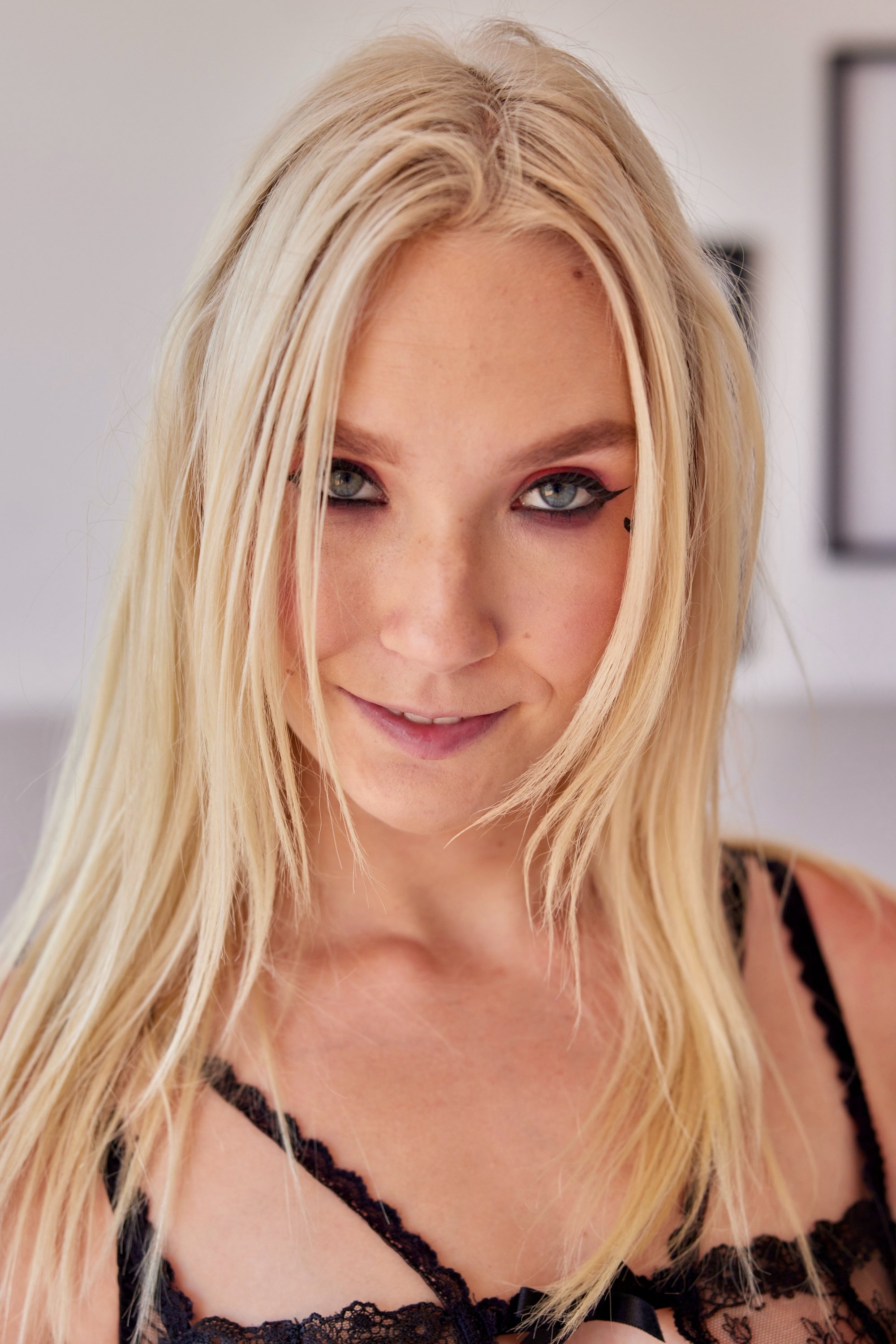 Claire Roos Profile Images — The Movie Database (TMDB)