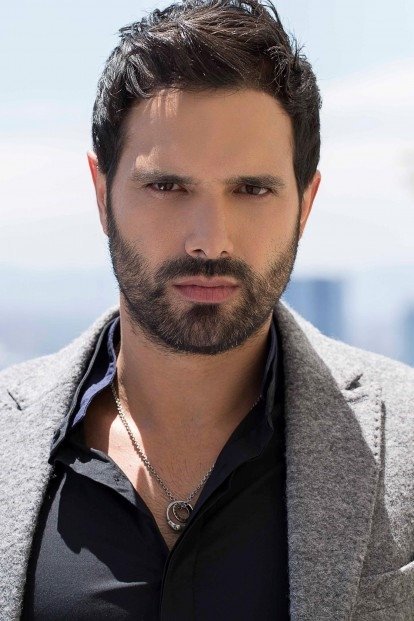 Alejandro Estrada's picture in the cast