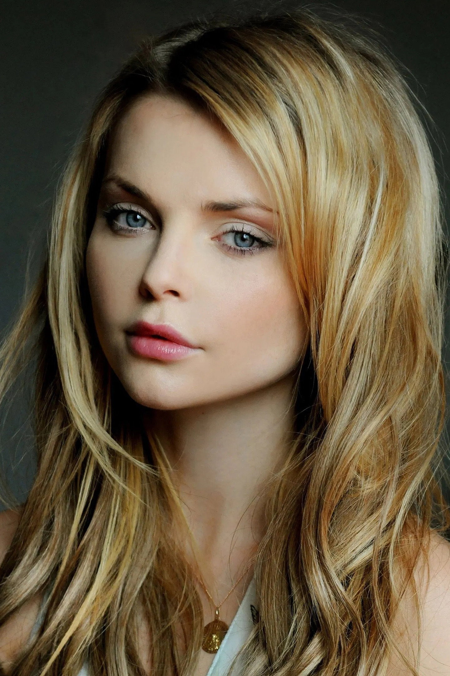 Izabella Miko