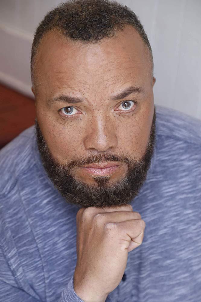 et billede af Roger Dillingham Jr.