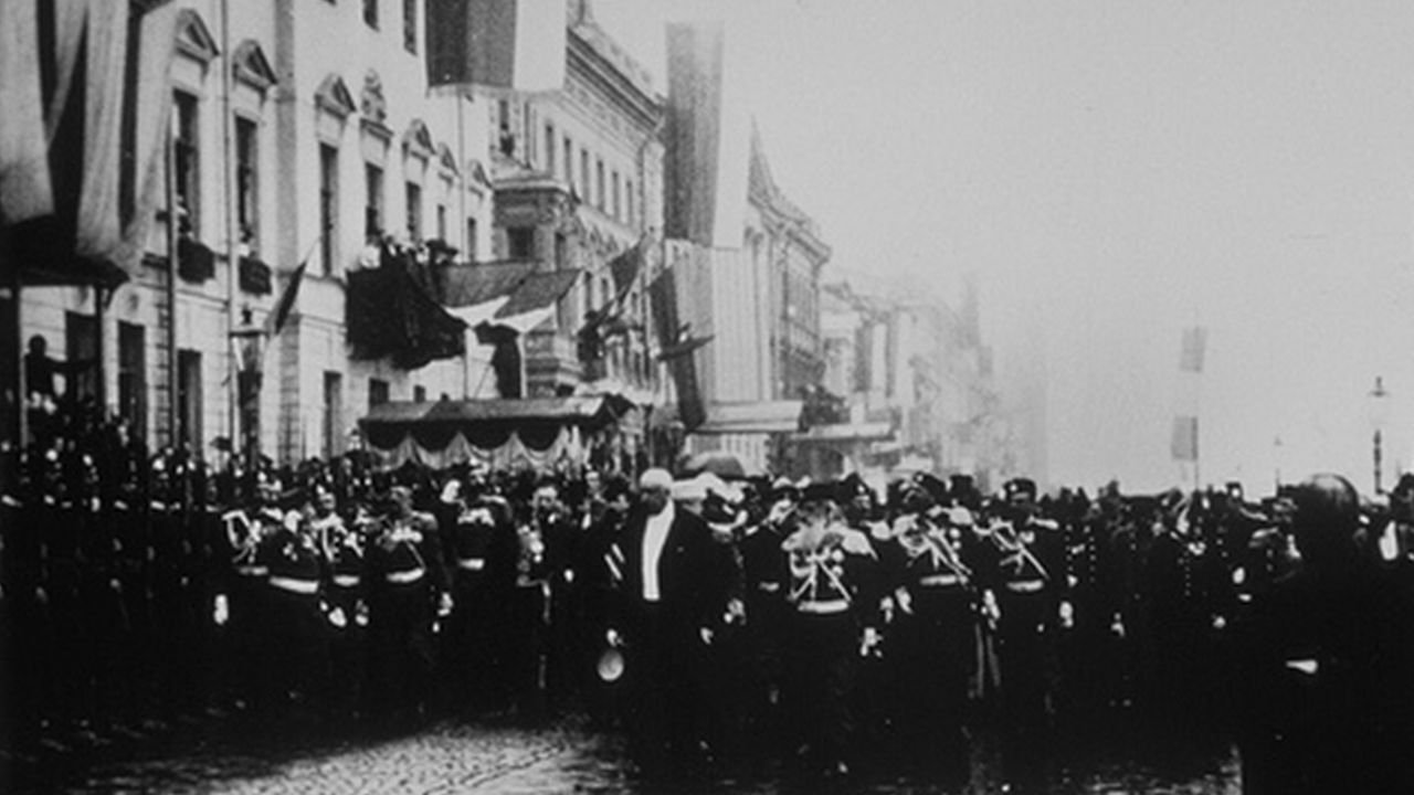 Imagem do Filme M. le président passant devant la compagnie d’honneur