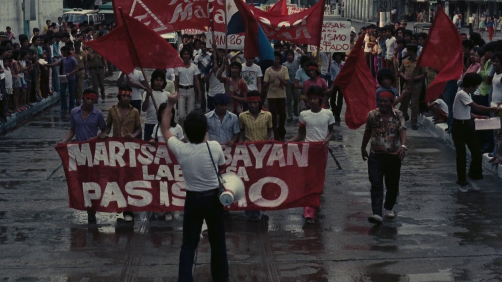 Maynila sa mga Kuko ng Liwanag (1975)