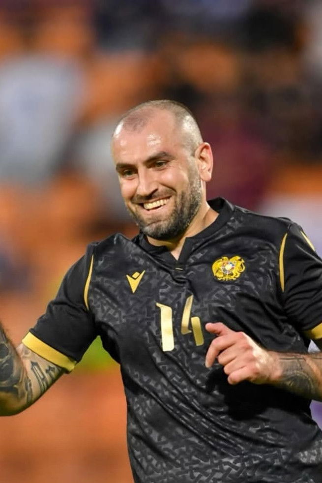 et billede af Yura Movsisyan