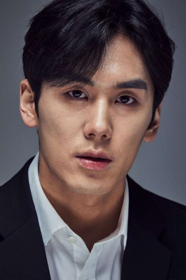 Cha Solomon's picture in the cast