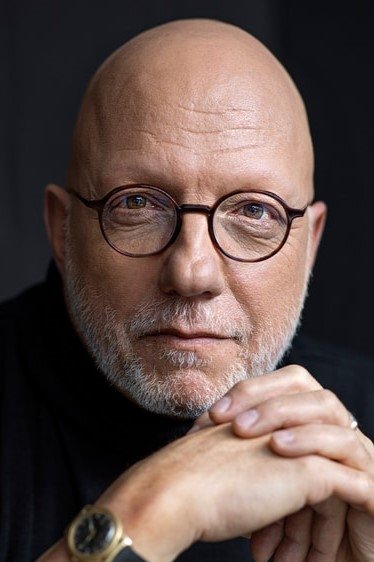 et billede af Denis Bernard