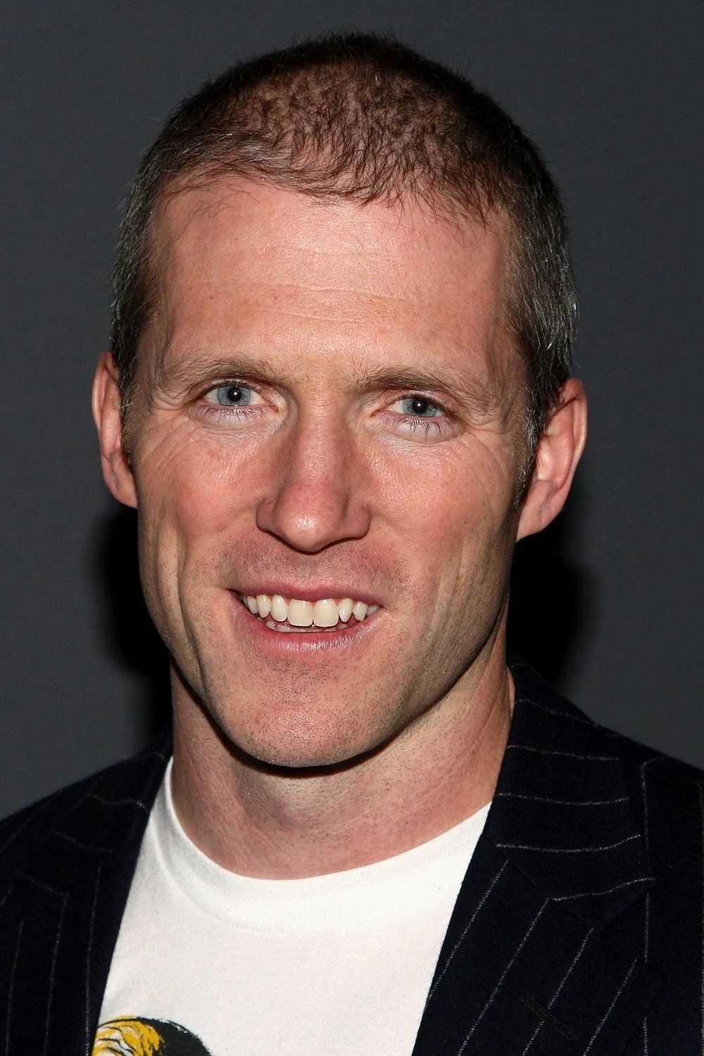 et billede af Clay Enos