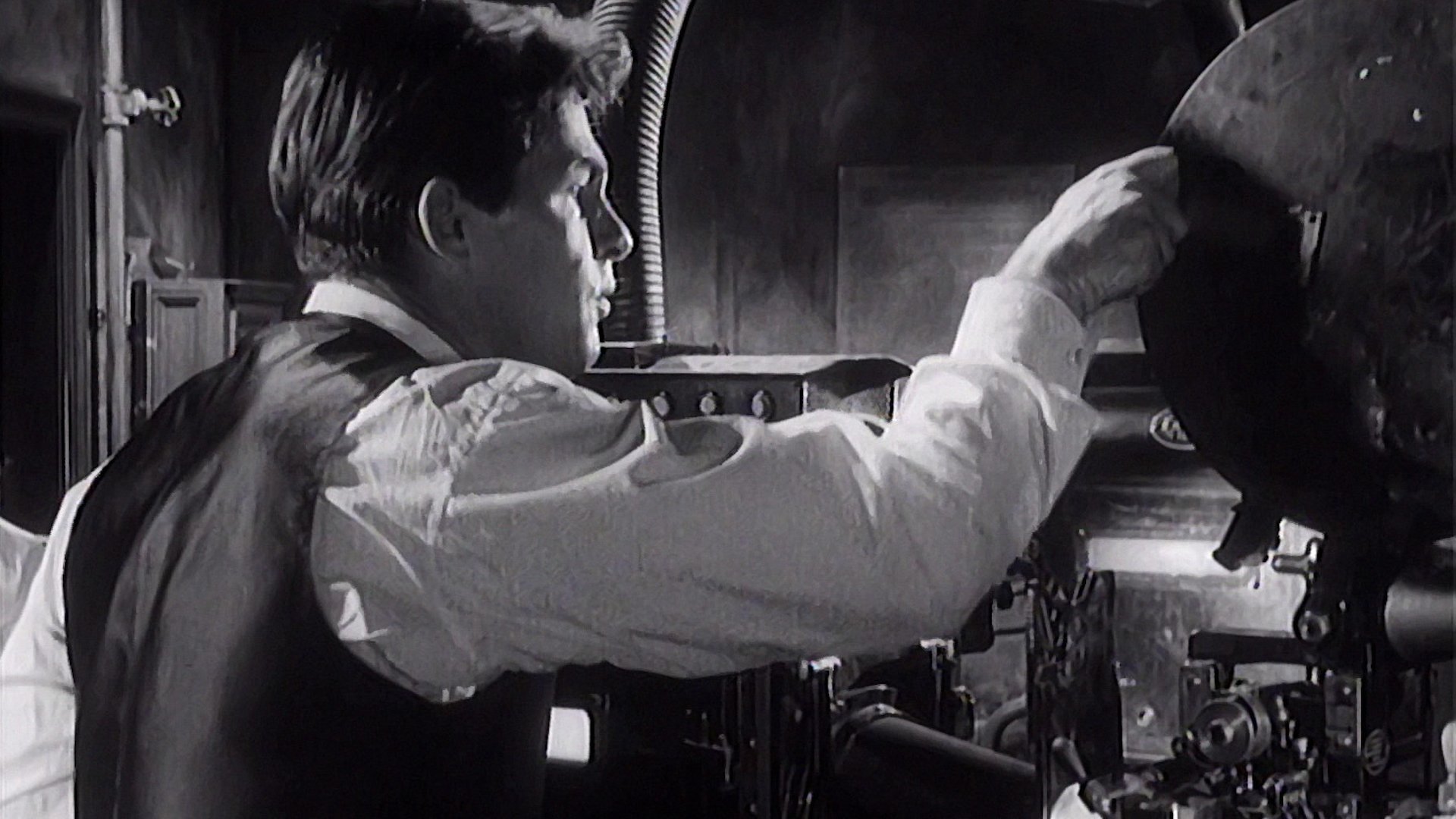 The Smallest Show on Earth (1957)