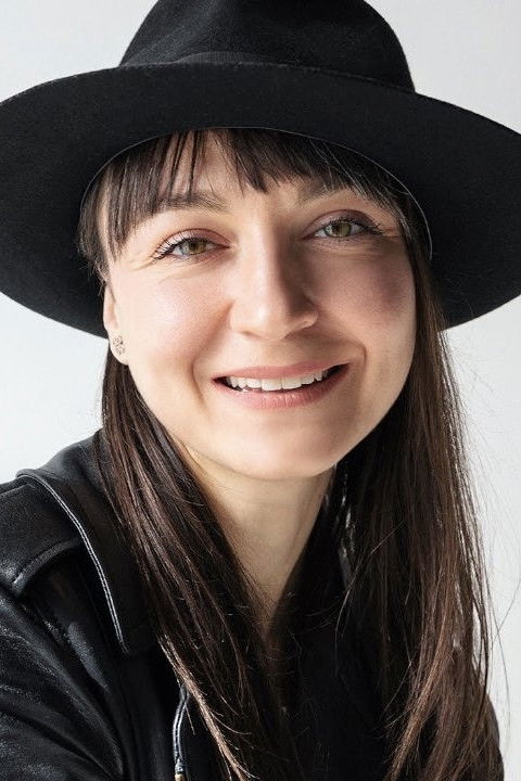 et billede af Reyhan Özdilek