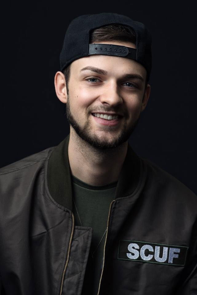 et billede af Alastair Aiken