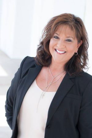 et billede af Sharon Nelson