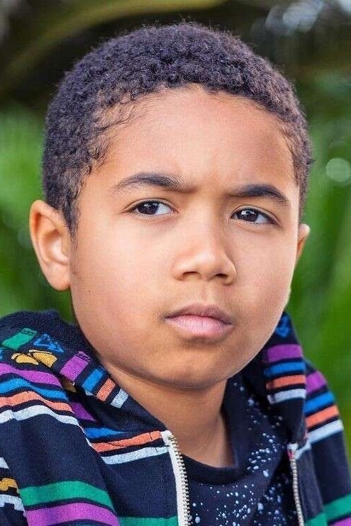 et billede af Ethan Hutchison