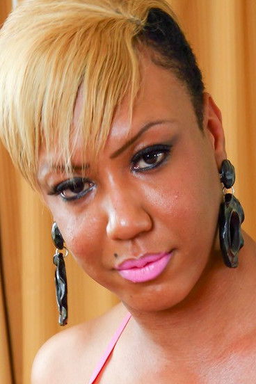 et billede af Holly Hung