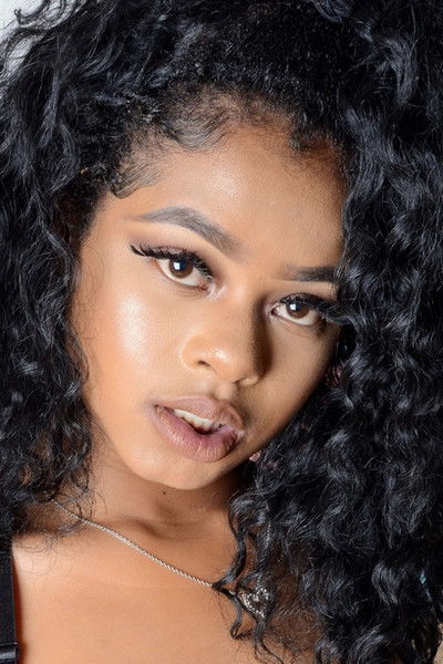 et billede af Lala Camille