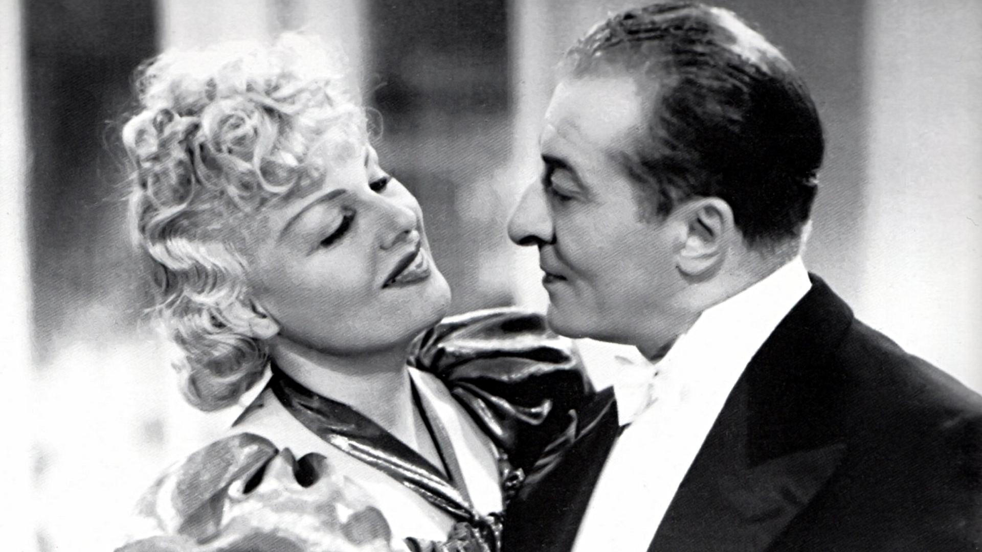 Behind the Facade (1939)