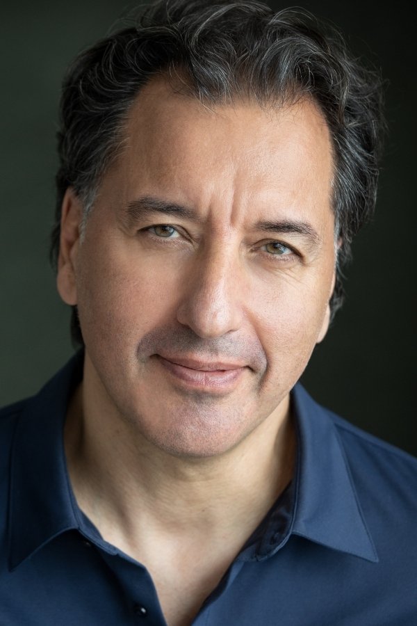 et billede af Peter Tharos