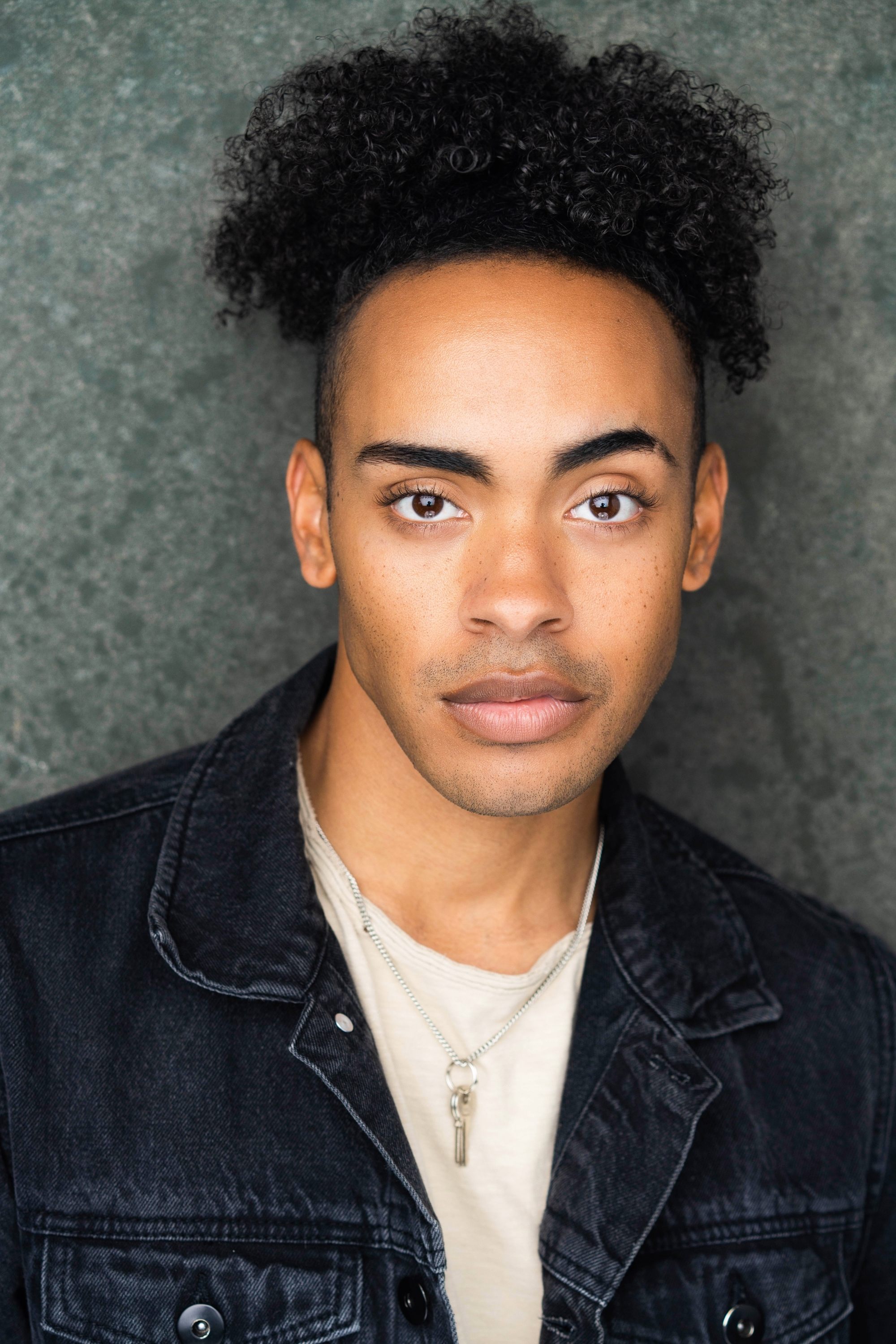 et billede af Chris Bey