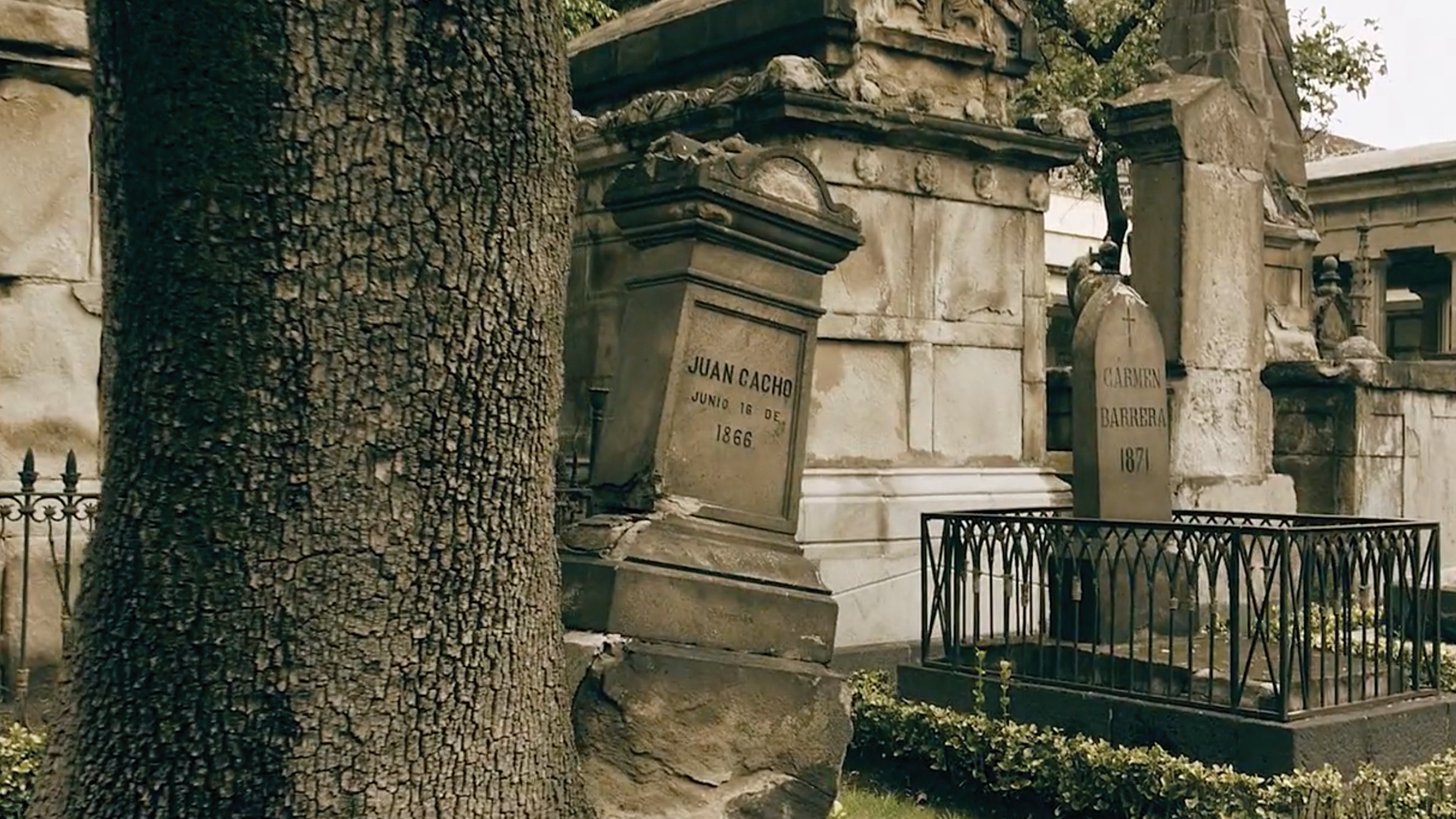 Susurros del Panteón (2015)