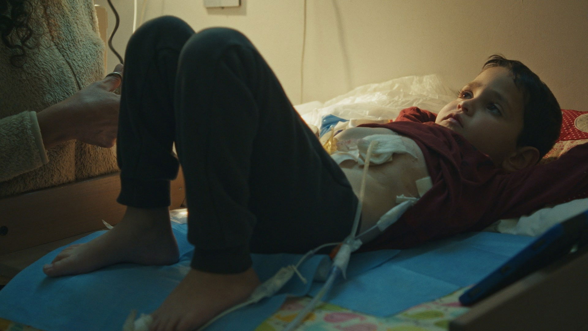 Imagem do Filme לצוריאל יש משהו בבטן