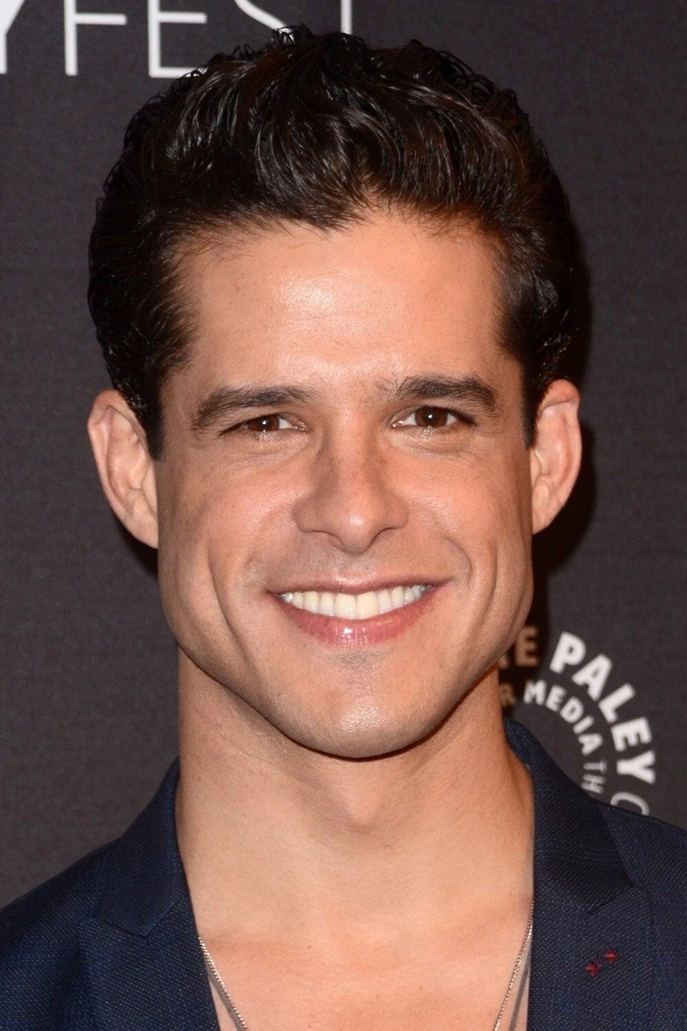 et billede af Miles Gaston Villanueva