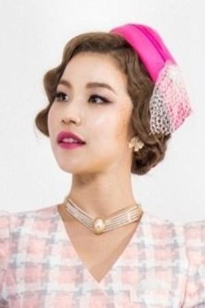 et billede af Kyeongseon Lee