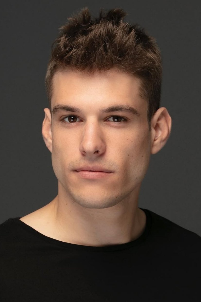 Özgür Daniel Foster as Hakan