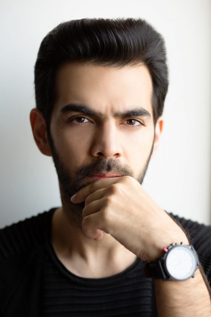 et billede af Karan Grover