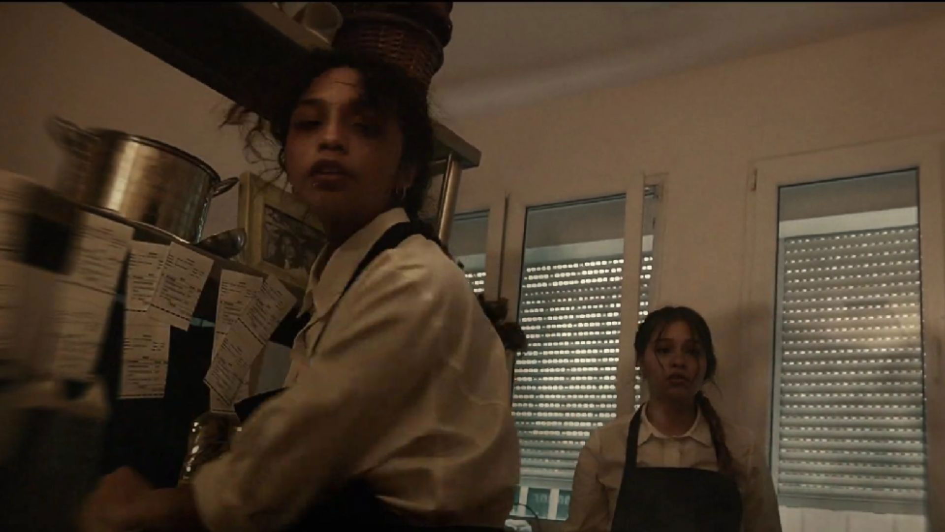 Los Límites de una Obsesión, Sin Guarnición backdrop