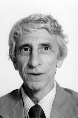 et billede af Lloyd Alexander