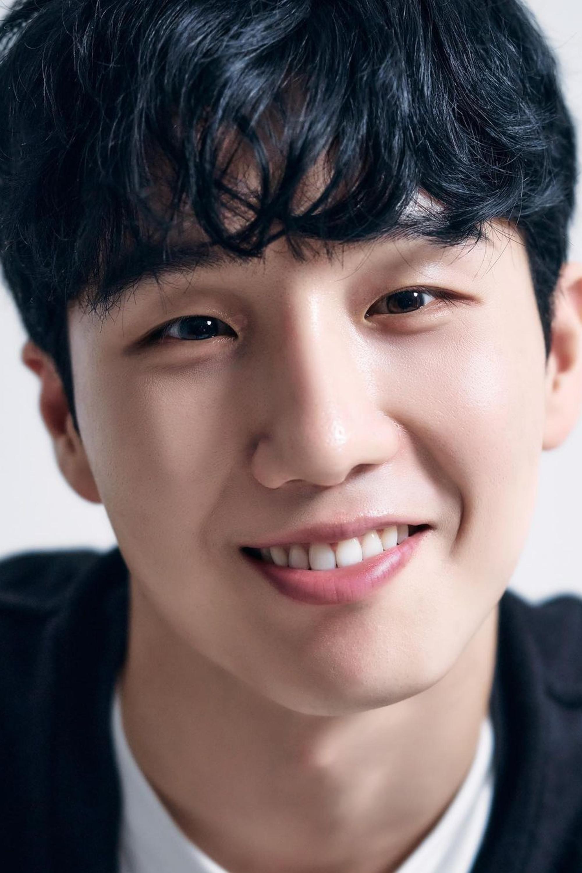Cha Gun's picture in the cast