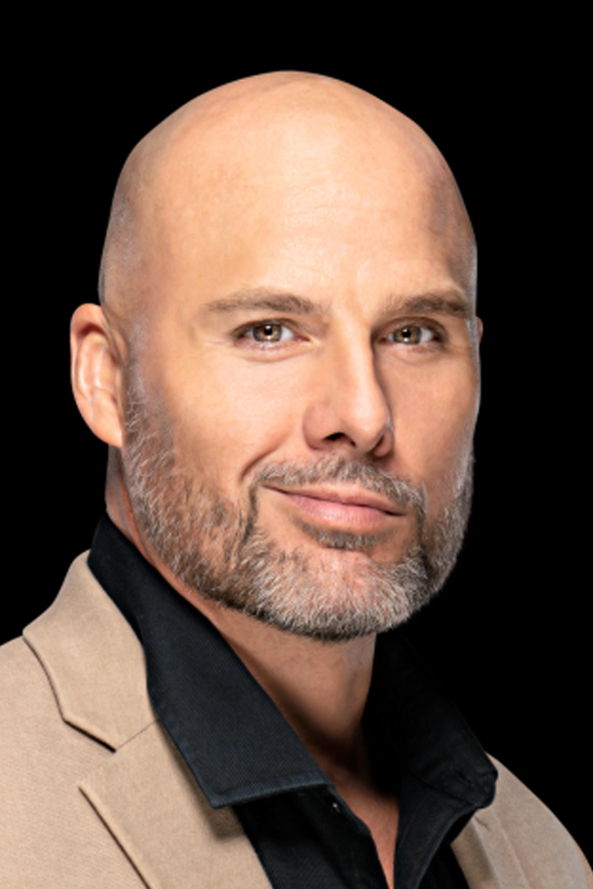 et billede af Adam Pearce