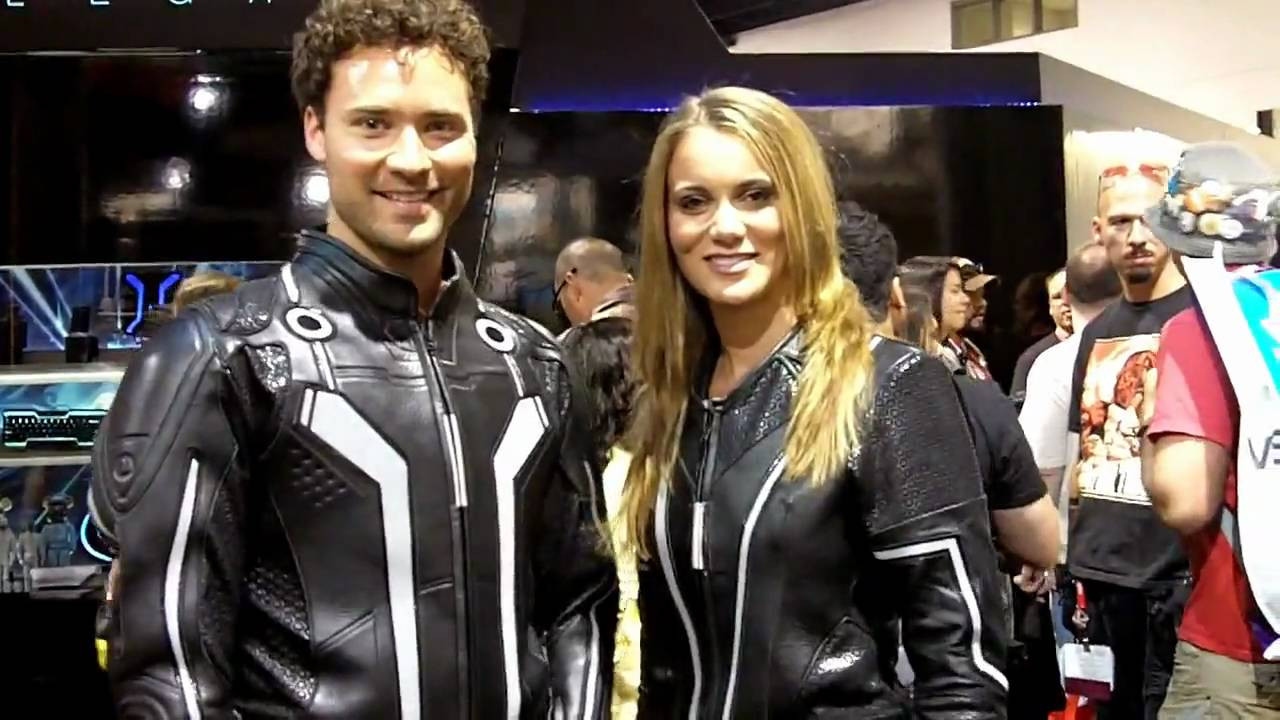 How It Should Have Ended Season 0 :Episode 4  HISHE at Comic Con 2010 - Day 2 - Movies