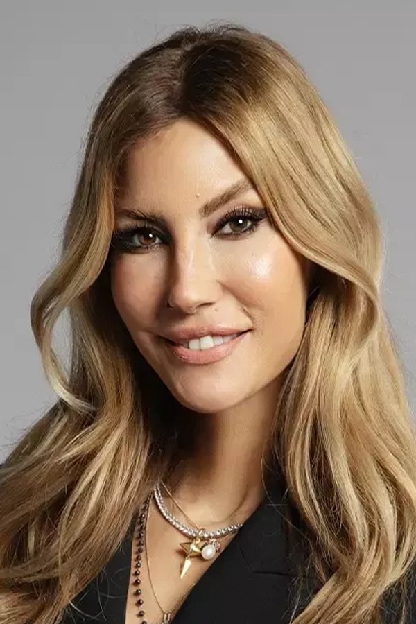 et billede af Çağla Şıkel