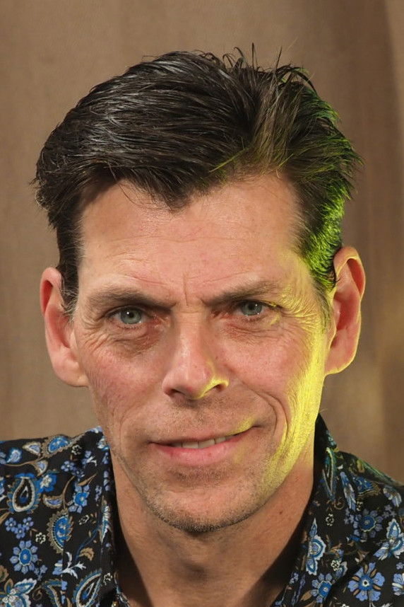 et billede af Dean J. Brisson