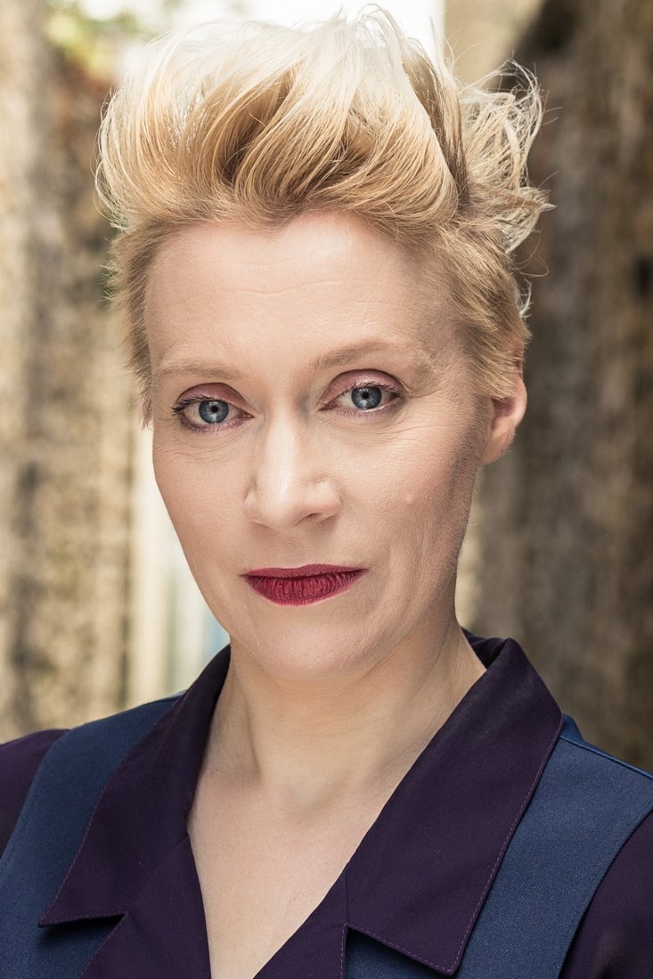 et billede af Emily Carding