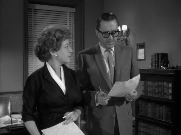 Prisoners' Wives S04E22 backdrop