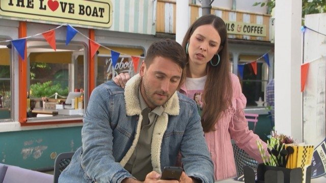 Hollyoaks 28x210