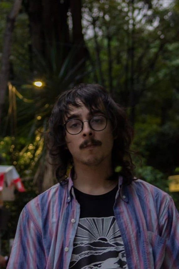 et billede af José Ramiro Cisneros