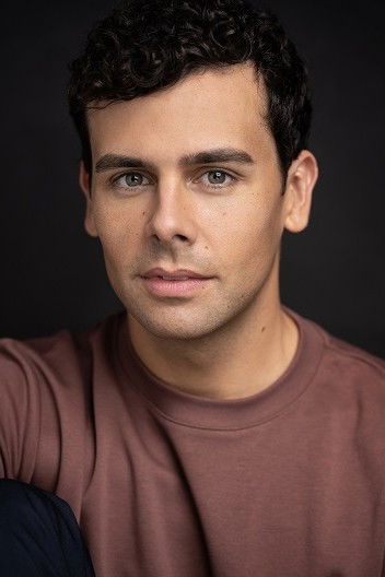 et billede af Ainsley Melham