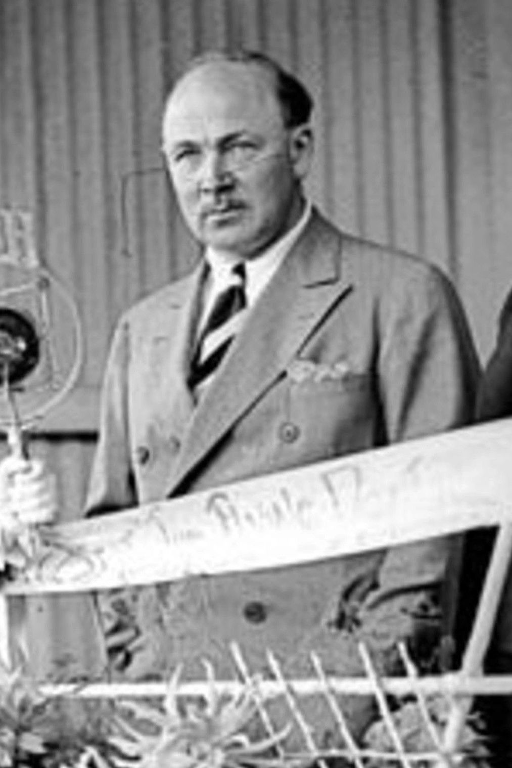 et billede af J.O.C. Orton