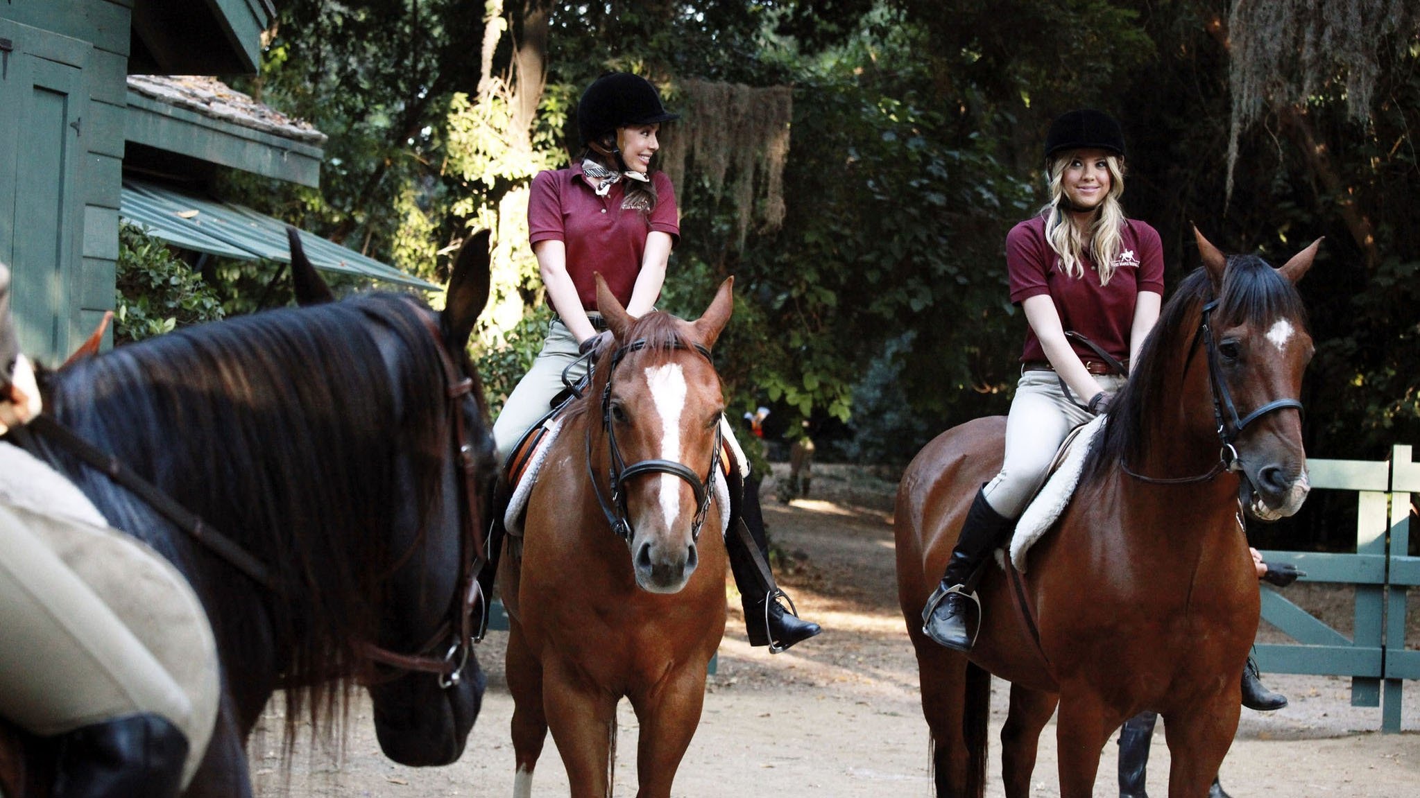 Pretty Little Liars Season 2 Episode 25 Unmasked