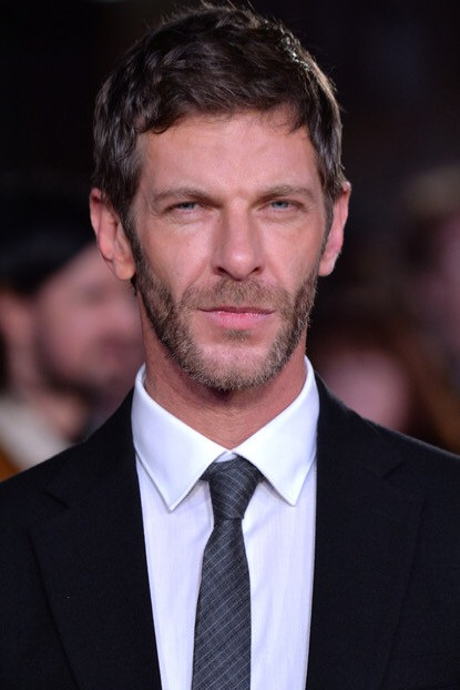 et billede af Sam Hazeldine