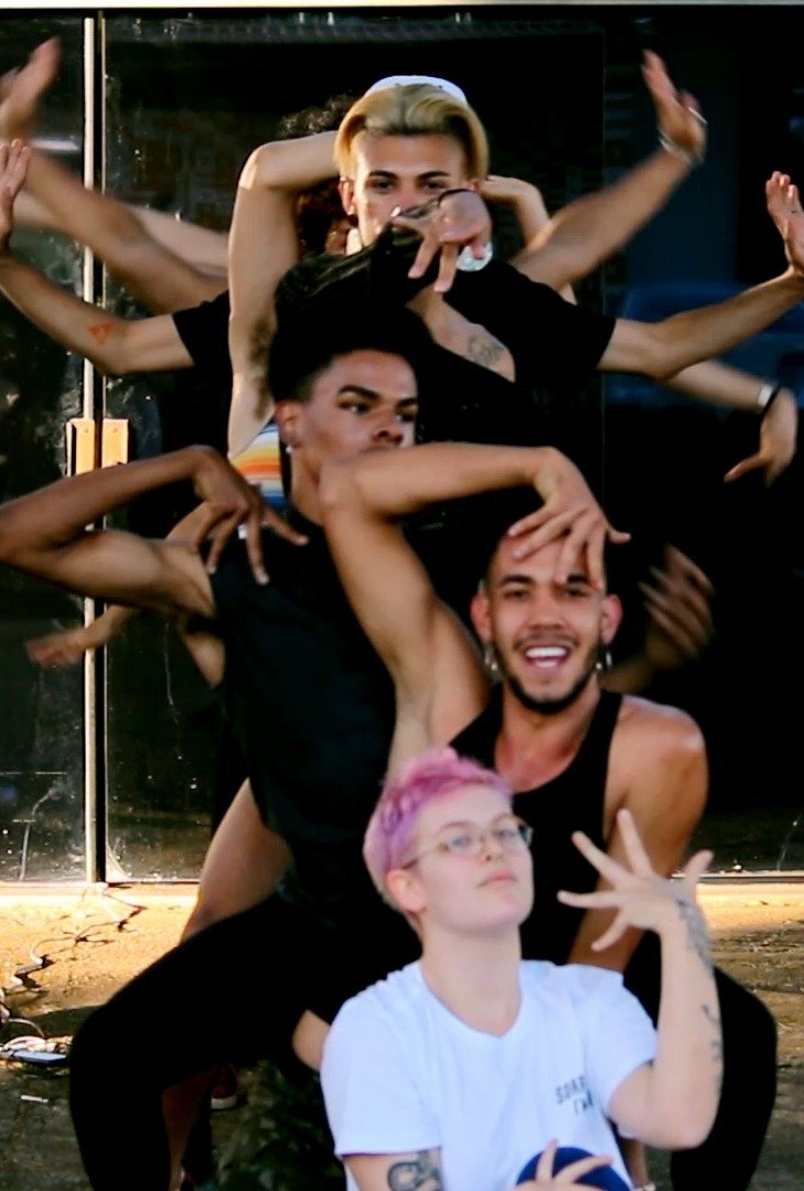 e segura essa pose para nós