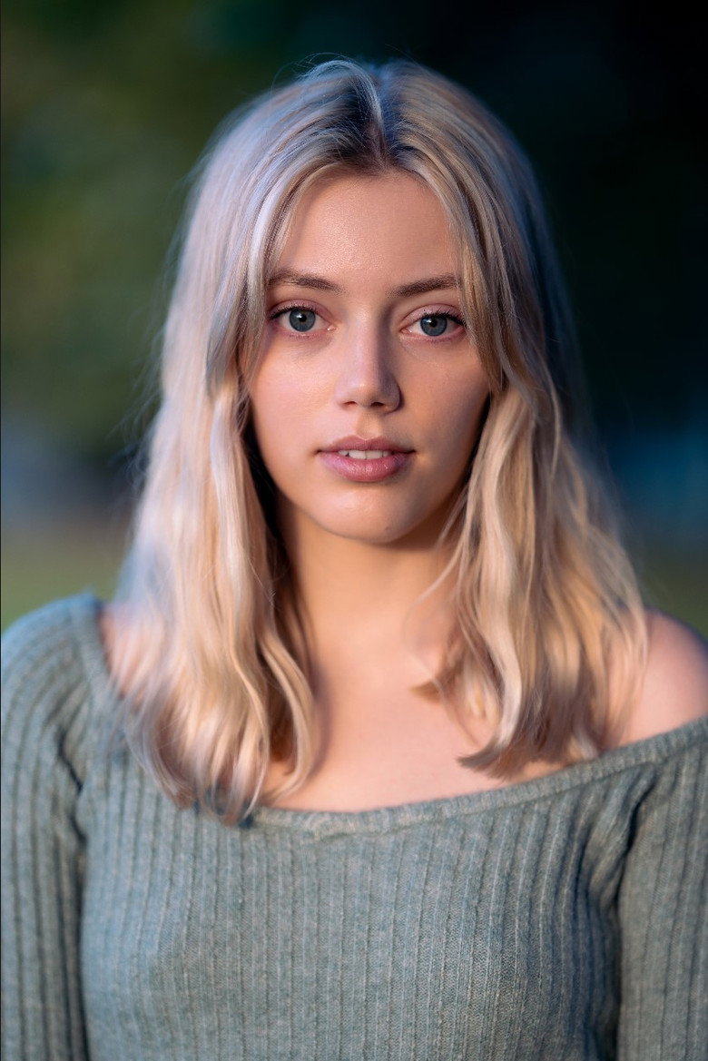 Ґрейс Ван Дін / Grace Van Dien TMDB Photo