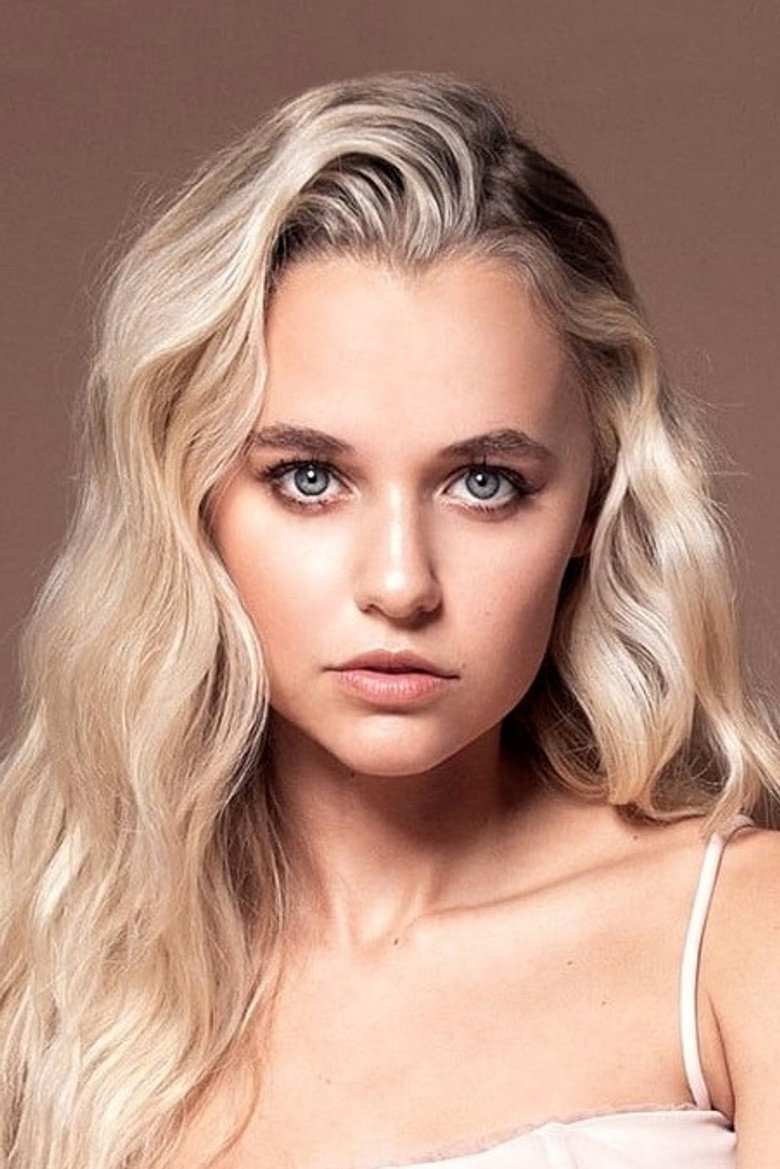Медісон Айсман / Madison Iseman TMDB Photo