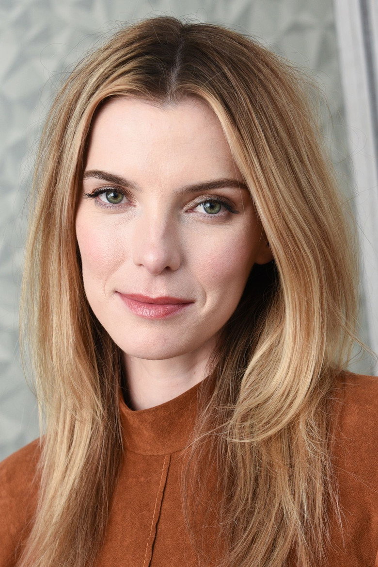 Бетті Ґілпін / Betty Gilpin TMDB Photo