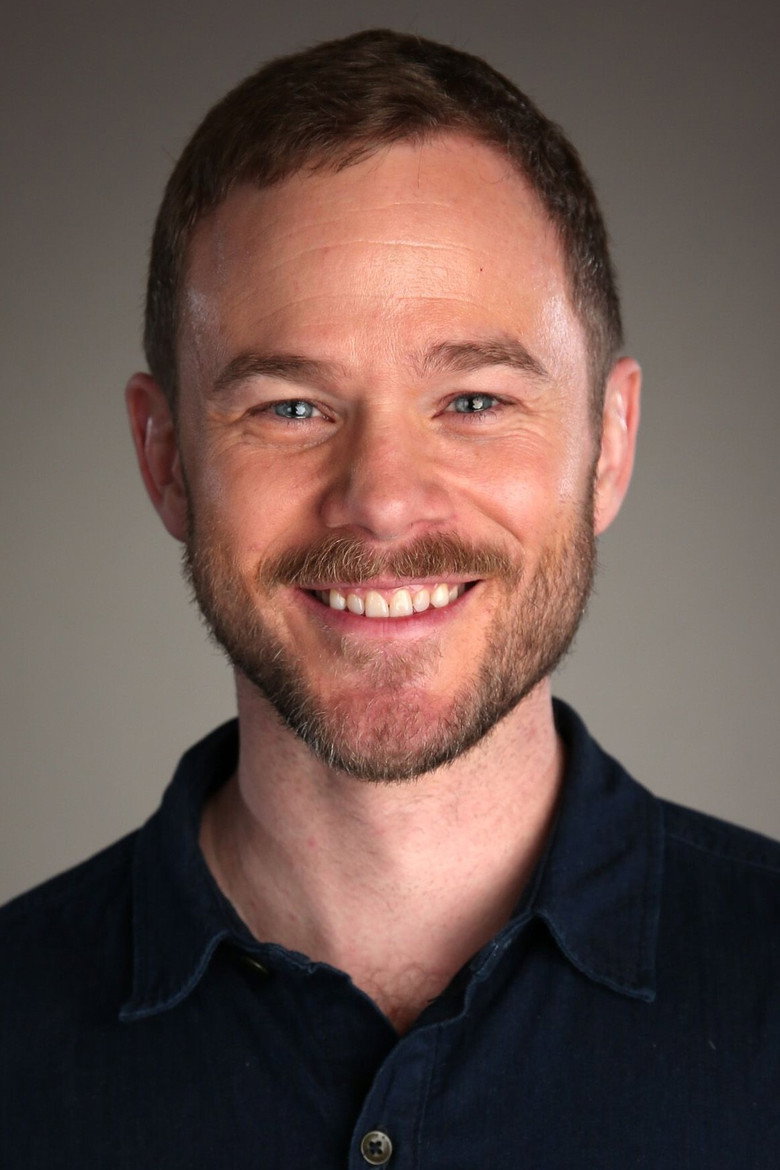 Аарон Ешмор / Aaron Ashmore TMDB Photo