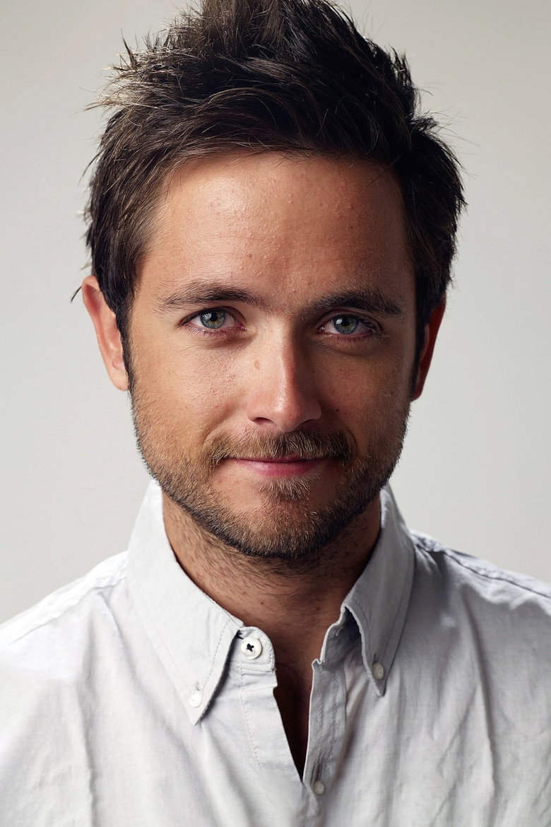Джастін Четвін / Justin Chatwin TMDB Photo