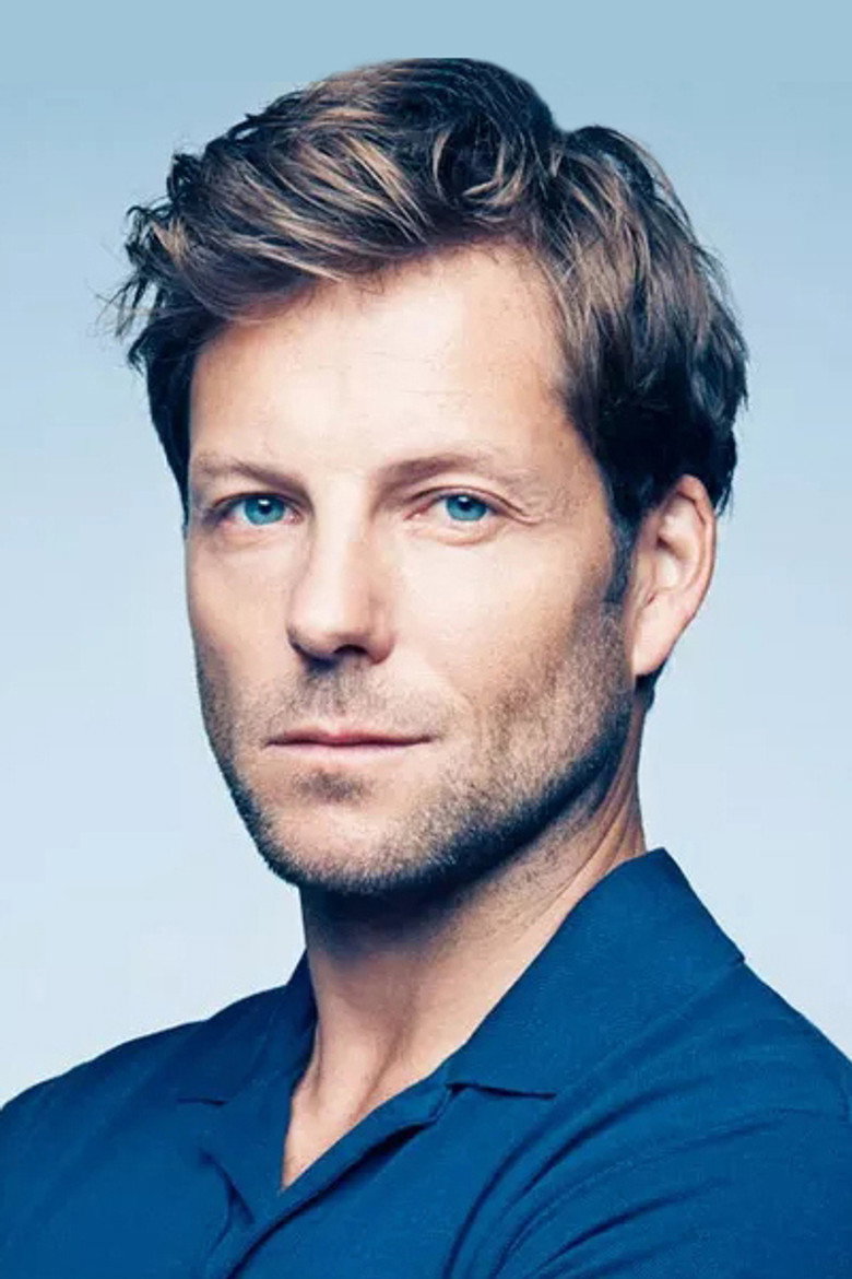 Jamie Bamber TMDB Photo