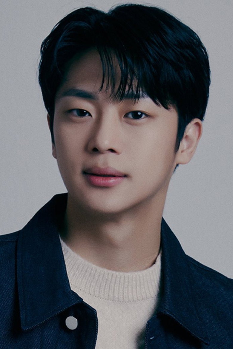 Лі Шін Йон / Lee Sin-young TMDB Photo